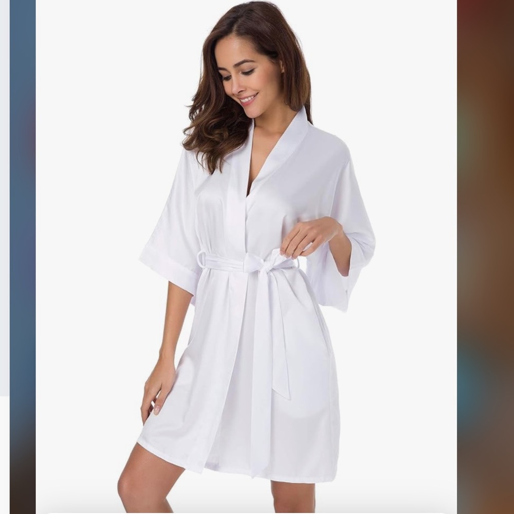 Sioro elegant white bridal satin robe